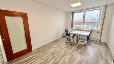 Na prenájom komerčné, 35 m², Topoľčany, Tovarnícka