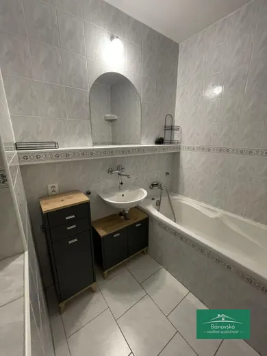 Na predaj 1-izbový byt, 44 m², Bánovce nad Bebravou