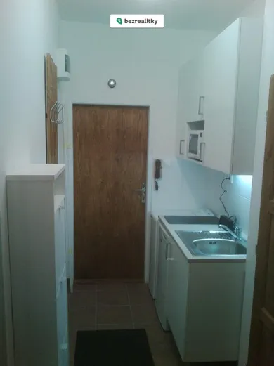 Na prenájom 1-izbový byt, 27 m², Bratislava-Rača