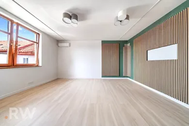 Na predaj 4-izbový byt, 126 m², Sereď, Námestie Slobody