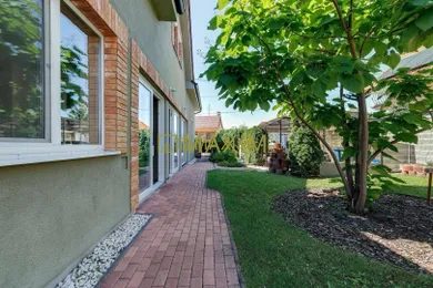 Domy na sprzedaż, 4-pokojowe, Kostolište · €310 000