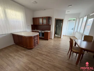 Lokale komercyjne na wynajem, Topoľčany · €750