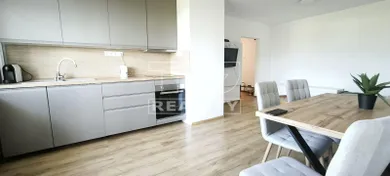 Mieszkania na wynajem, 3-pokojowe, Banská Bystrica · €750