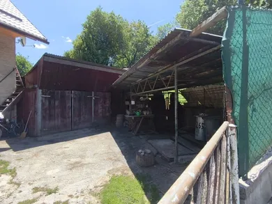 Na prenájom dom, Pružina