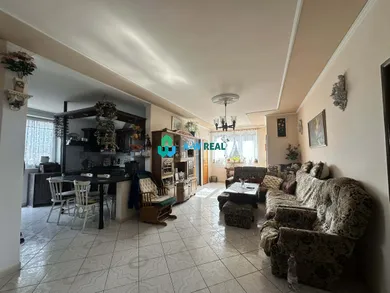 Na predaj 8-izbový dom, 194 m², Šamorín