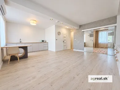 Eladó lakások, 2-szobás, Bratislava-Ružinov · €290 000