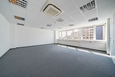 Na prenájom komerčné, 200 m², Bratislava-Ružinov, Jarabinková