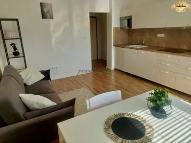 Na prenájom 2-izbový byt, 40 m², Bratislava-Karlova Ves, Hlaváčikova