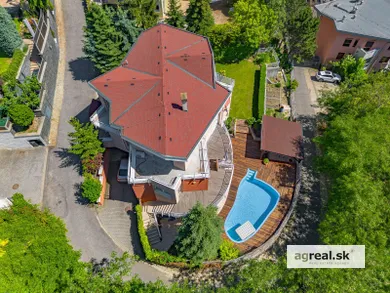 Na predaj 6-izbový dom, 387 m², Bratislava-Staré Mesto