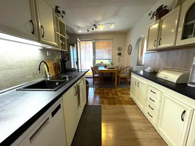 Na predaj 3-izbový byt, 72 m², Levice, Perecká ul.