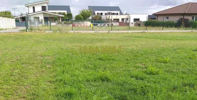 Na prenájom pozemok v Limbach · €600 · Pôvodný stav