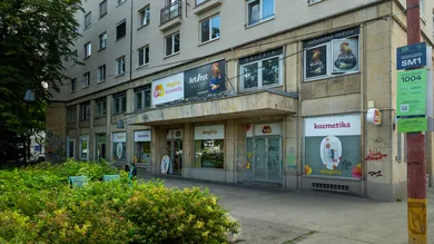 Na predaj komerčné, 728 m², Bratislava-Staré Mesto, Karadžičova