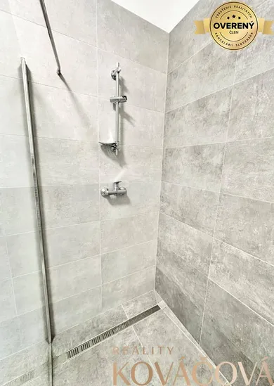 Na prenájom komerčné, 60 m², Trenčín