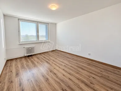 Na prenájom 2-izbový byt, 63 m², Šaľa, Okružná