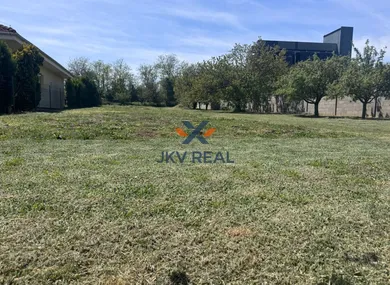Na predaj pozemok, 104 m², Lužianky