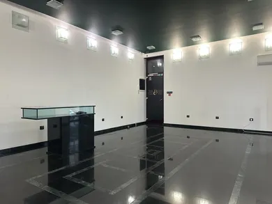 Na prenájom komerčné, 45 m², Bratislava-Staré Mesto, Námestie 1. mája