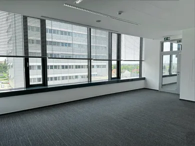 Na prenájom komerčné, 141 m², Bratislava-Rača, Račianska