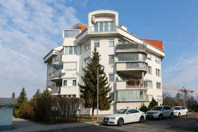 Квартиры в аренду, 4-комнатные, Bratislava-Staré Mesto · €1 600