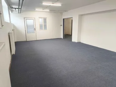 Lokale komercyjne na wynajem, Bratislava-Rača · €325