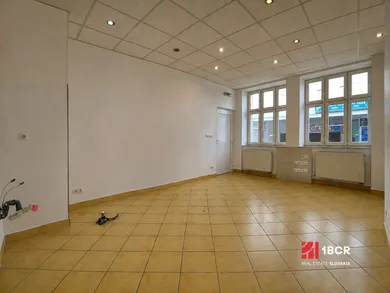 Na prenájom komerčné, 40 m², Bratislava-Staré Mesto, Vysoká