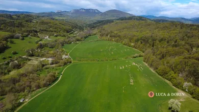 Na predaj pozemok, 106 m², Pruské