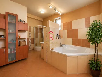 Byty na predaj 4-izbový, Banská Bystrica · €454 000
