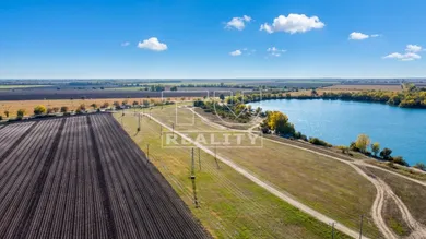 Na predaj pozemok, 333 m², Senec