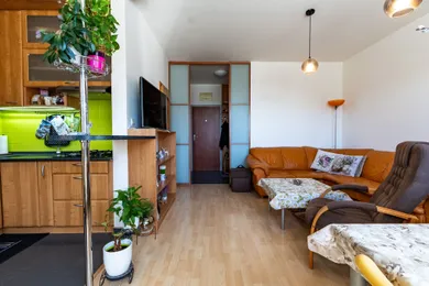 Na predaj 2-izbový byt, 57 m², Bratislava-Petržalka, Šustekova