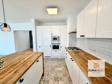 Na predaj 4-izbový byt, 115 m², Bratislava-Staré Mesto