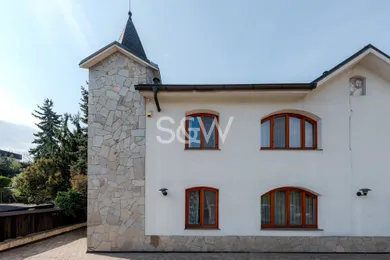 Na prenájom dom v Bratislava-Nové Mesto · €2 400 · Pôvodný stav