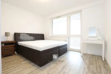 Na prenájom 3-izbový byt, 78 m², Bratislava-Nové Mesto, Nobelova