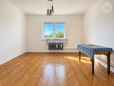 Na predaj dom, 100 m², Komjatice