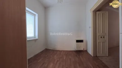 Na predaj 2-izbový dom, 120 m², Levice, Jesenského
