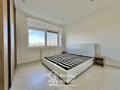 Na prenájom 2-izbový byt, 70 m², Nové Zámky, M. R. Štefánika