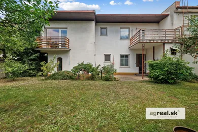 Na predaj 6-izbový dom, 174 m², Bratislava-Staré Mesto, Západný rad