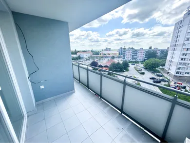 Na predaj 4-izbový byt, 96 m², Sereď, .