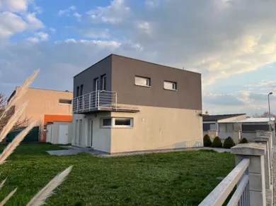 Eladó házak, 5-szobás, Chorvátsky Grob · €460 000