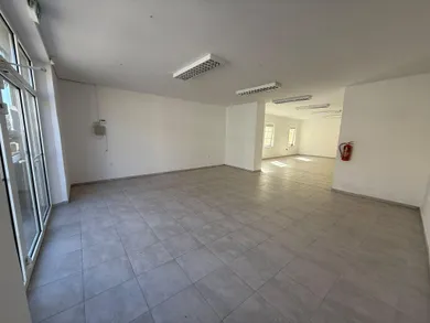 Na prenájom komerčné, 87 m², Pezinok, Kollárova