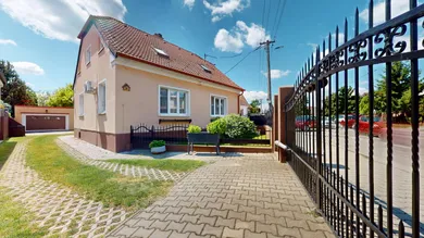 Будинки на продаж, 4-кімнатні, Bratislava-Vrakuňa · €499 000