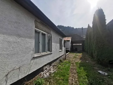 Na predaj dom, Buková