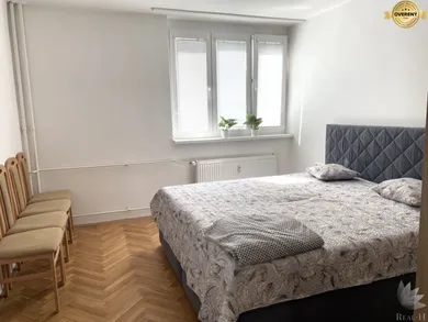 Na predaj 3-izbový byt, 74 m², Bratislava-Staré Mesto, Medená
