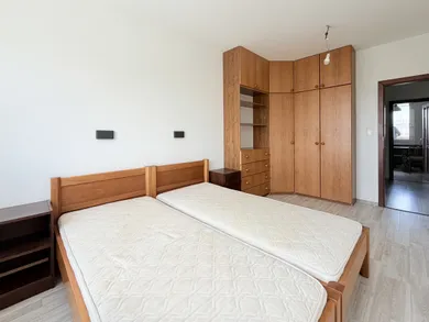 Na prenájom 3-izbový byt, 73 m², Bratislava-Petržalka, Bzovícka