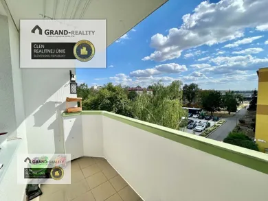 Mieszkania na sprzedaż, 4-pokojowe, Skalica · €149 000