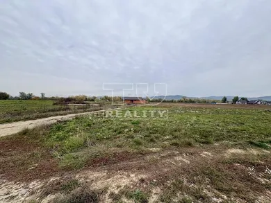 Na predaj pozemok, 594 m², Skalka nad Váhom