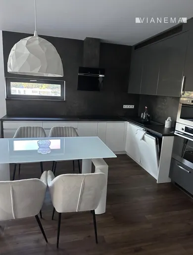 Na prenájom 2-izbový byt, 97 m², Bratislava-Staré Mesto