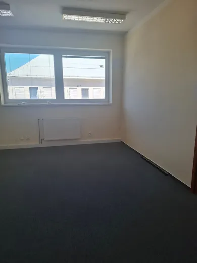 Lokale komercyjne na wynajem, Zvolen · €200