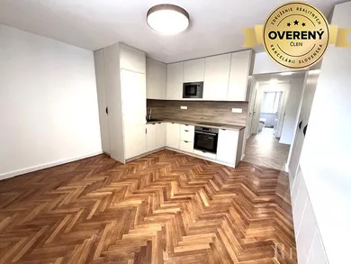 Na predaj 3-izbový byt, 59 m², Bratislava-Staré Mesto, Medená