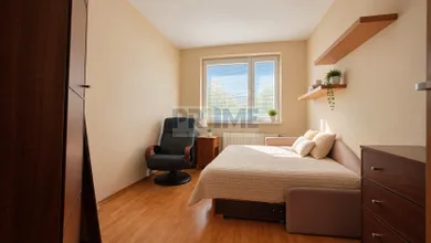 Na predaj 3-izbový byt, 75 m², Bratislava-Petržalka, Romanova
