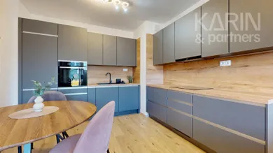 Na prenájom 2-izbový byt, 48 m², Bratislava-Petržalka, Fialová