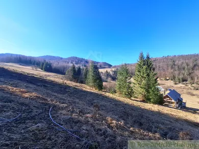 Na predaj pozemok, Hronec